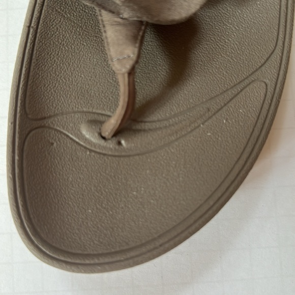 Fit Flops Florrie Putty Leather Toe Post - Picture 10 of 13